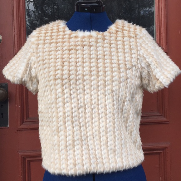 Faux fur crop top zipper back cream size Small - Picture 2 of 8